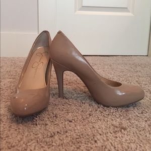 Jessica Simpson nude heel size 7.5